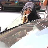 Avril Lavigne after getting her nails done at a salon | Picture 89938